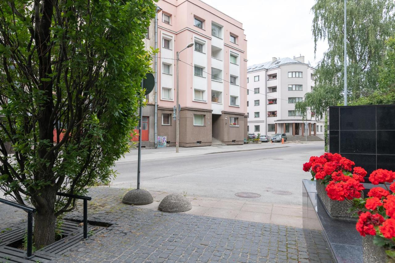 Cozy Stylish Studio Apartment With Free Parking By Centralapartments Талин Екстериор снимка