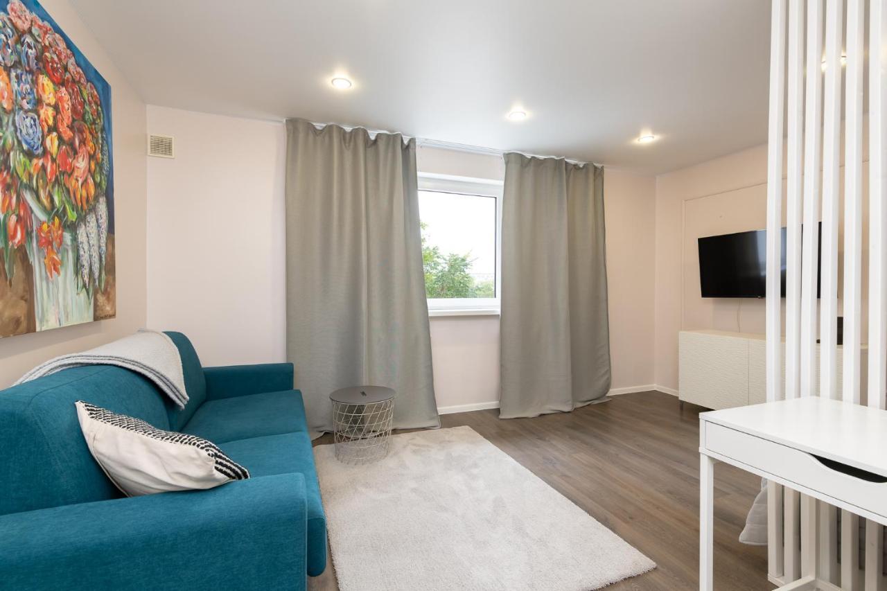 Cozy Stylish Studio Apartment With Free Parking By Centralapartments Талин Екстериор снимка
